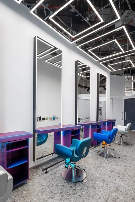 Фигурные и линейные светильники в интерьере парикмахерского салона DC-Light