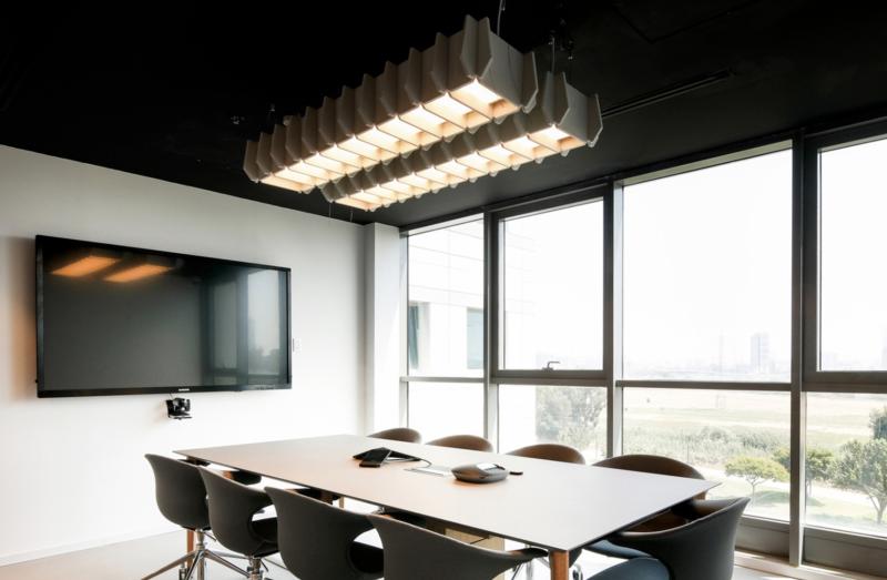 Акустический подвесной светильник 1400х500х200мм