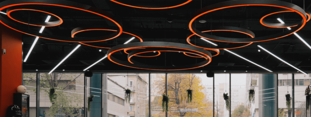 Освещение автосалона SEXY CARS в Москве — RGB светильники на заказ