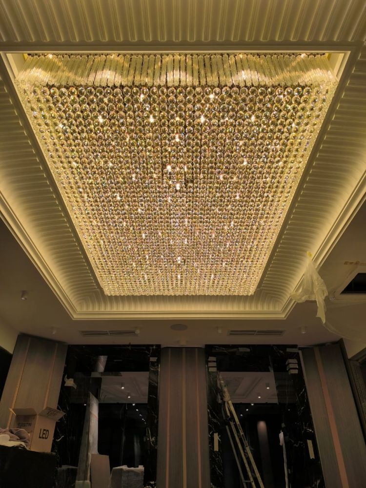 Хрустальные люстры для клиники в Санкт-Петербурге на заказ